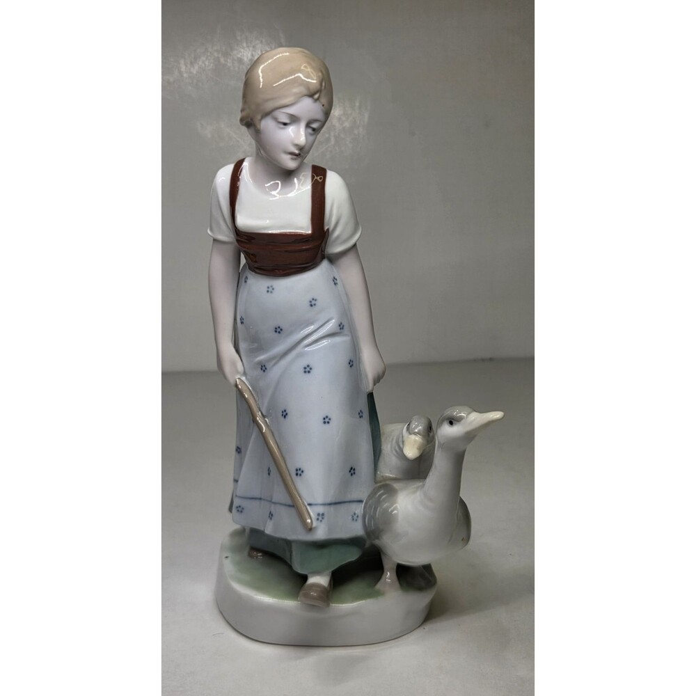 Vintage Metzler Ortloff 1737/2 Woman With Ducks Porcelain Figurine Maid Geese